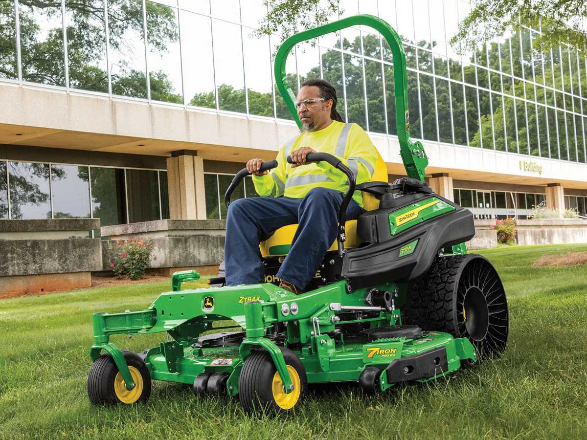John Deere Z955M Commercial Zero Turn Mower